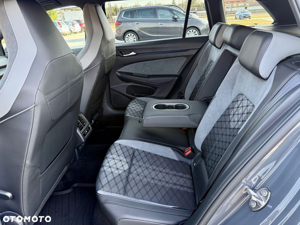 Volkswagen Golf - 21