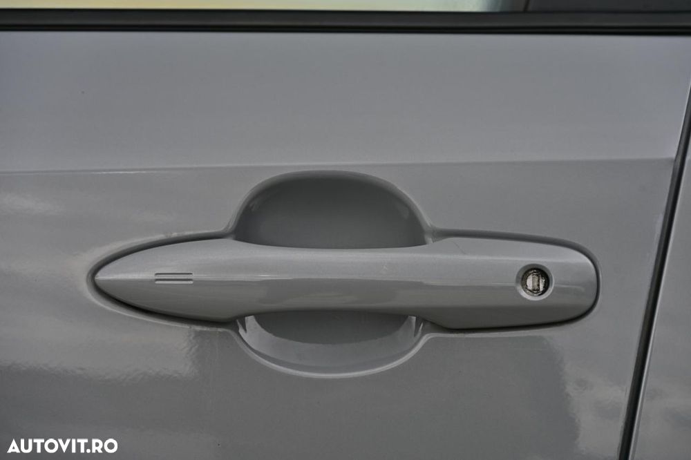 Toyota Corolla 1.8 Hybrid Business Edition - 14