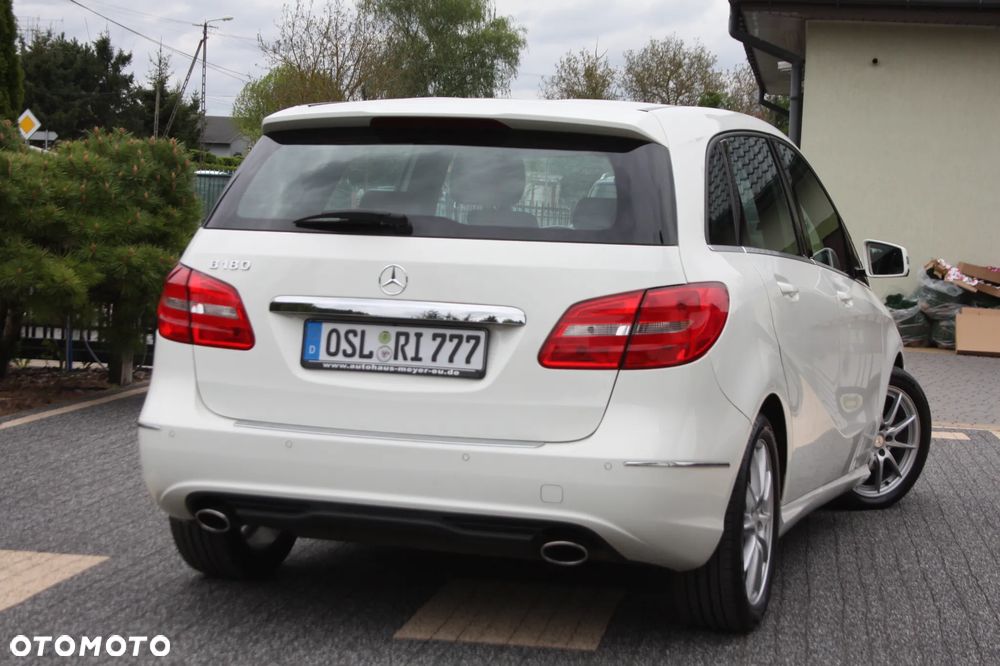 Mercedes-Benz Klasa B 180 Edition - 32
