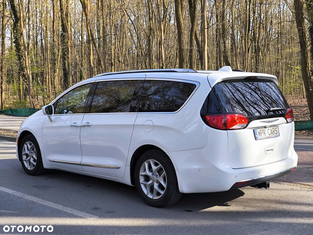 Chrysler Pacifica - 5