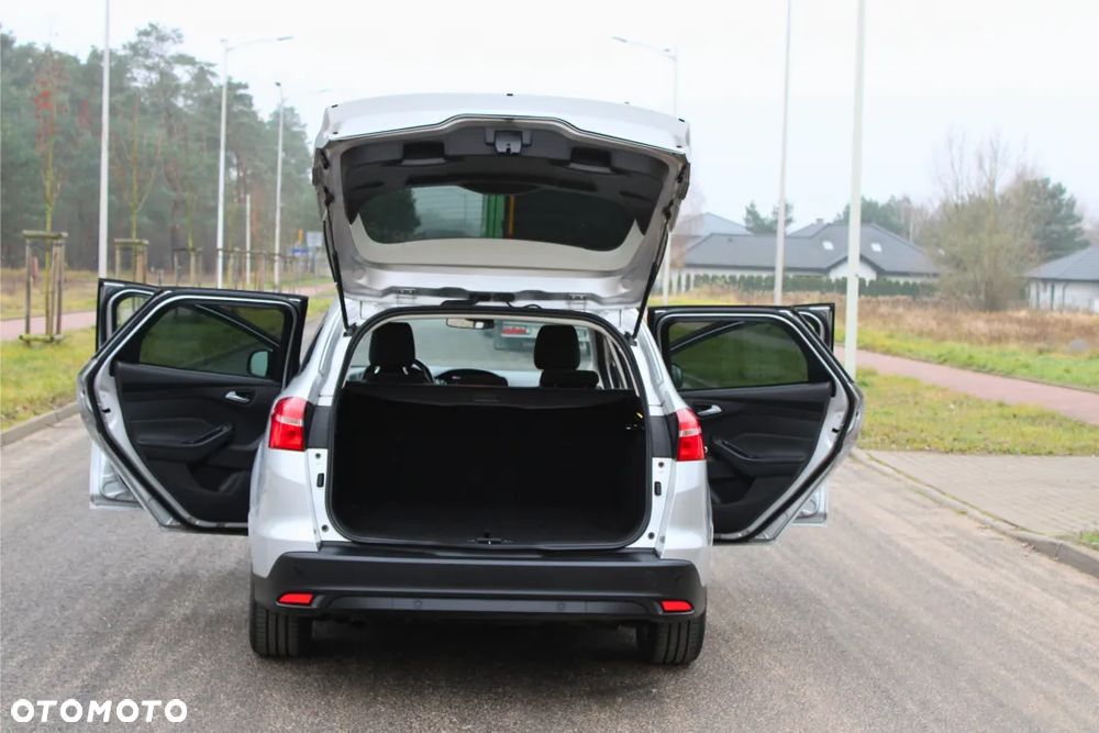 Ford Focus 1.6 TDCi DPF Ambiente - 9