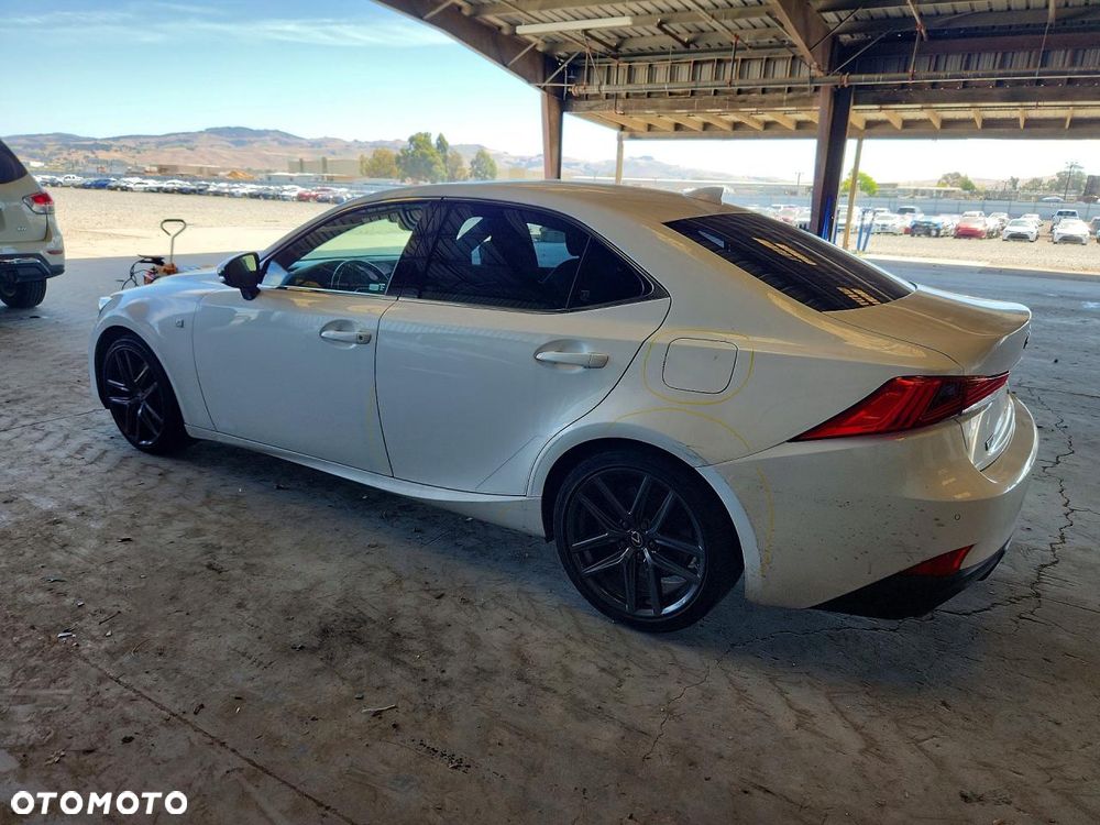 Lexus IS - 3