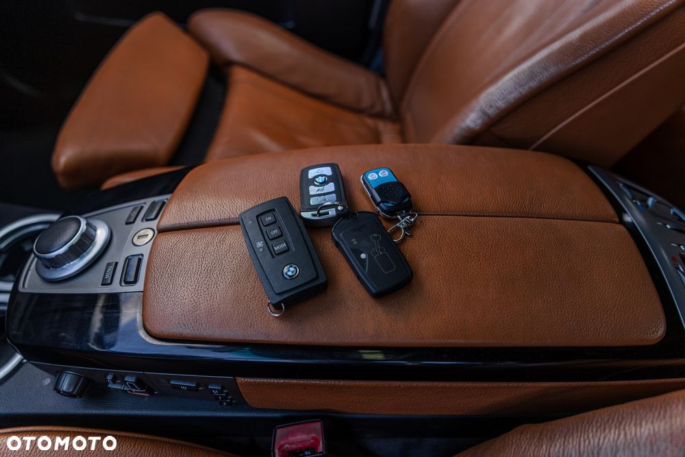 BMW Seria 7 750i - 23