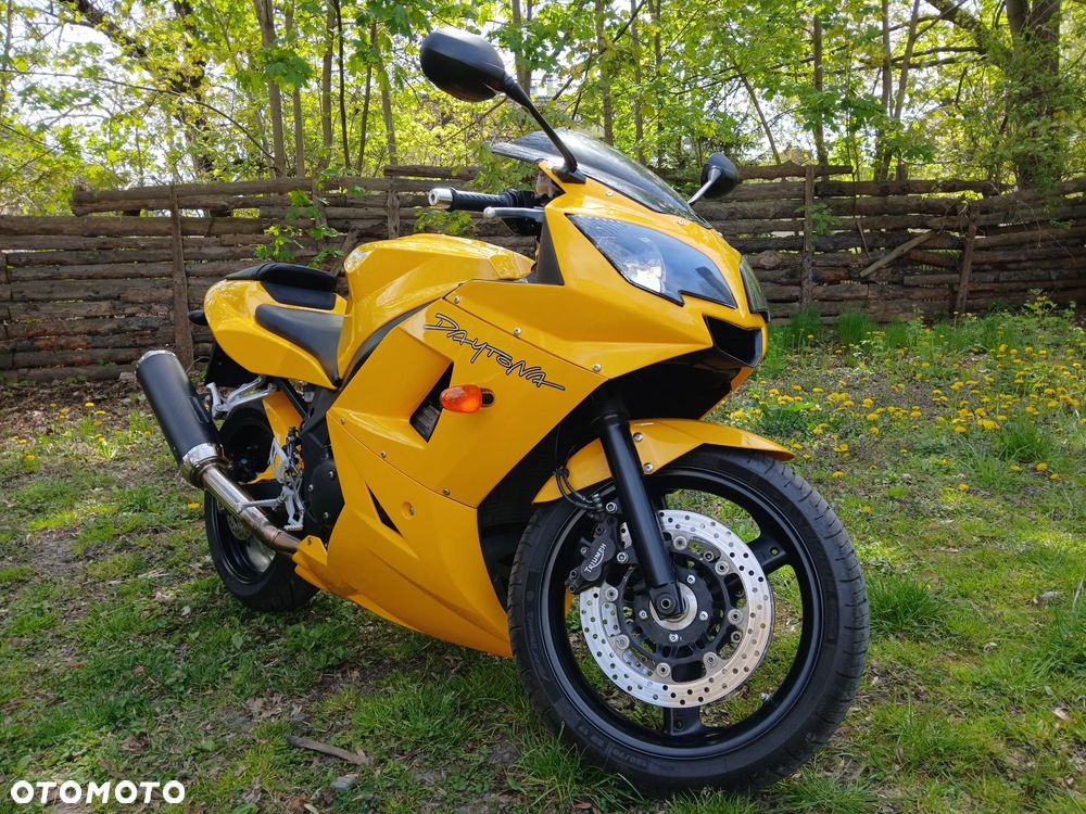 Triumph Daytona - 1