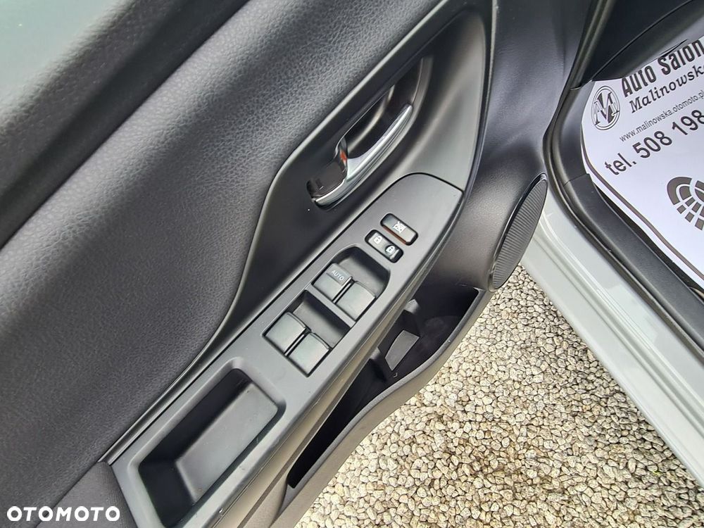 Toyota Yaris Hybrid 100 Premium - 28