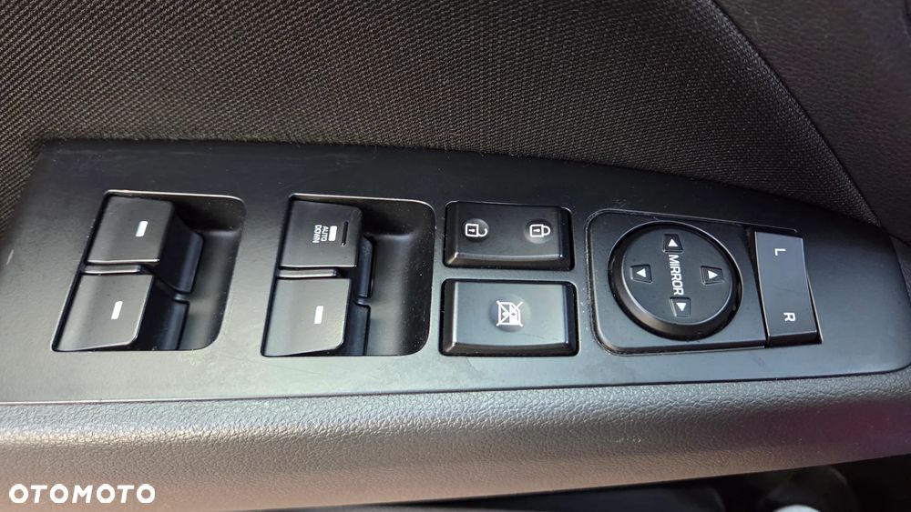 Hyundai Elantra 1.6 Comfort Premiere - 32