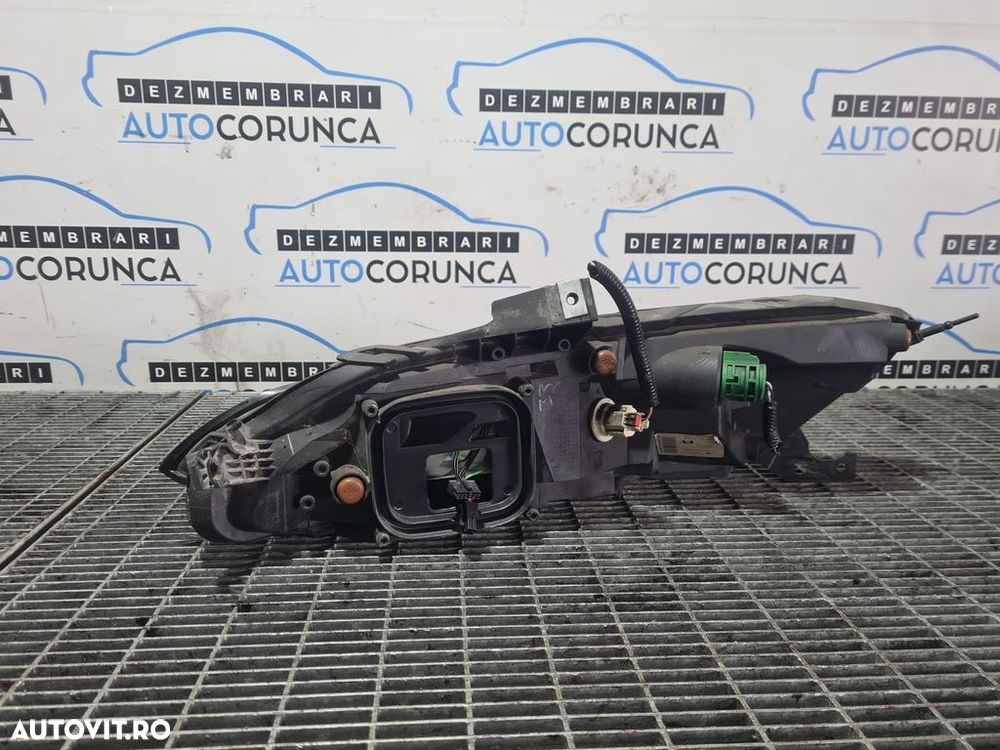 Far Dreapta Jeep Cherokee V 2013 - 2017 SUV 4 Usi (951) Fara xenon - 3