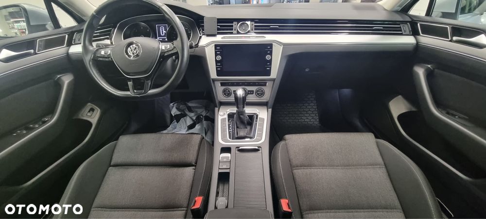 Volkswagen Passat - 4