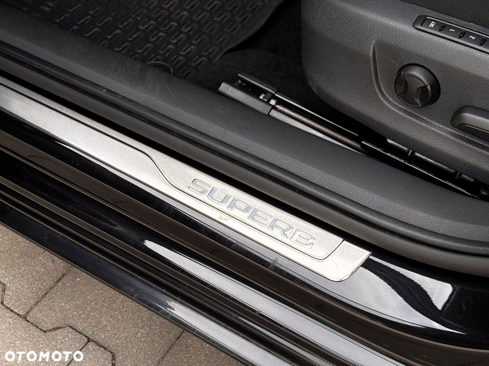 Skoda Superb 2.0 TDI SCR Style DSG - 20