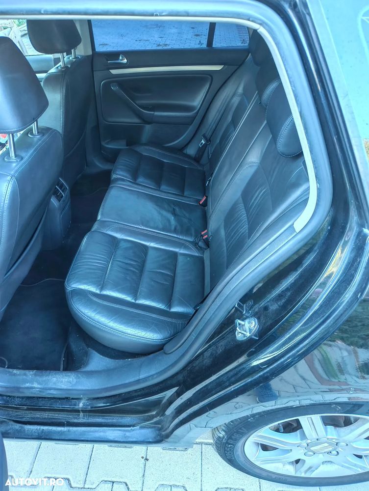 Volkswagen Golf - 6