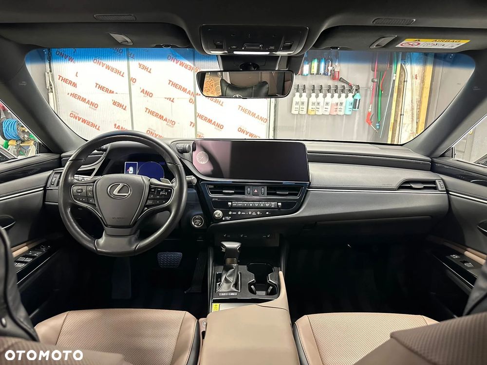 Lexus ES 300h F Sport Design - 3