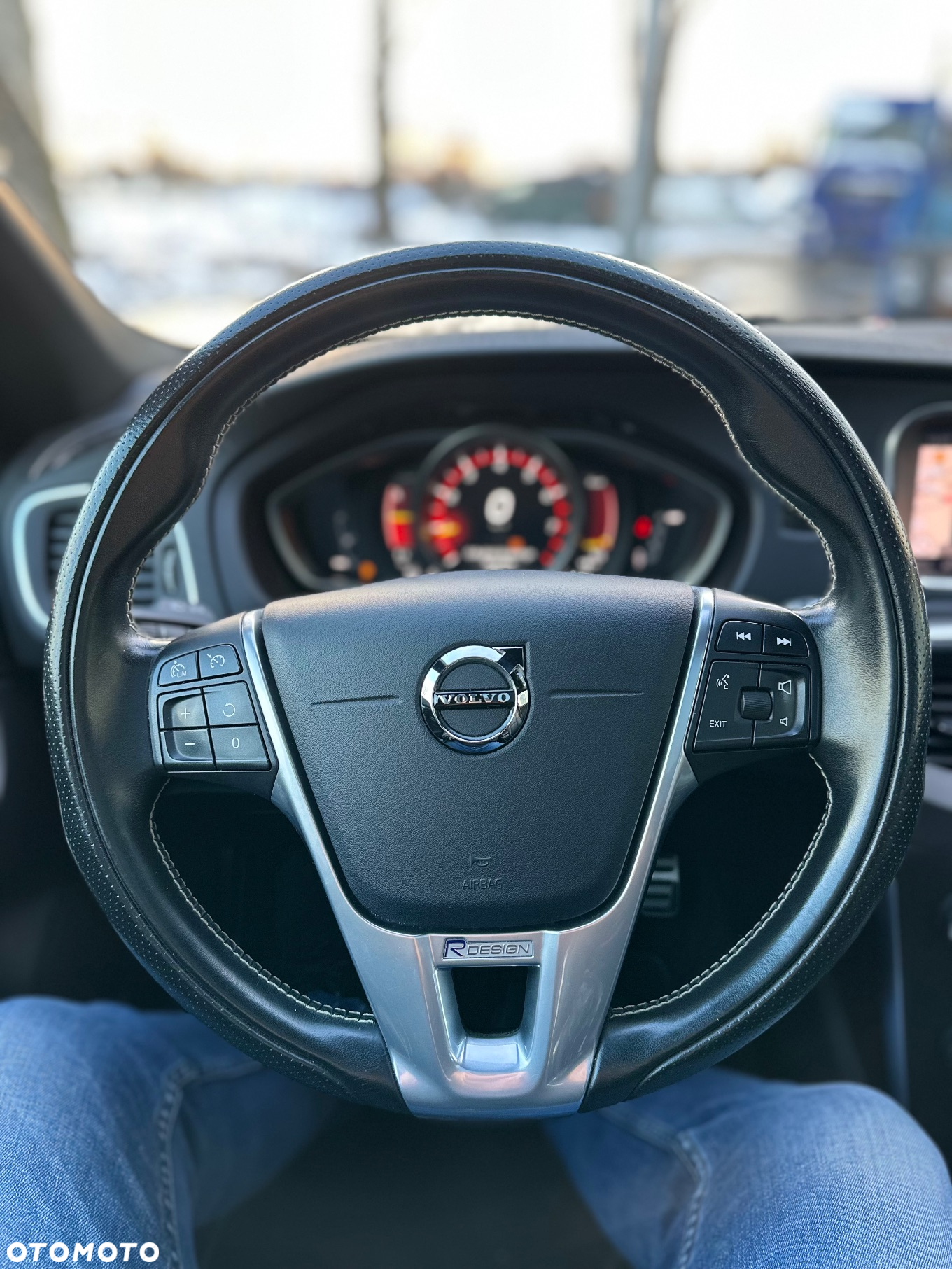 Volvo V40 T3 Drive-E R-Design Momentum - 11