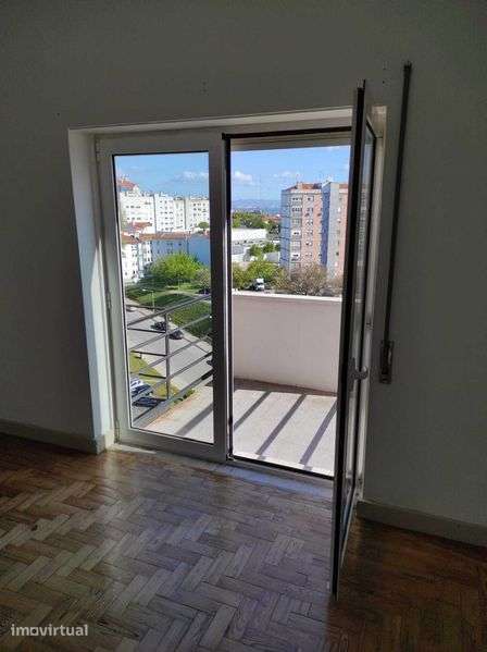 Simpático Apartamento T2 Olivais SUL - Grande imagem: 3/12