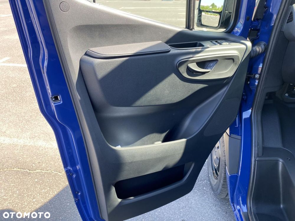 Mercedes-Benz Sprinter - 11