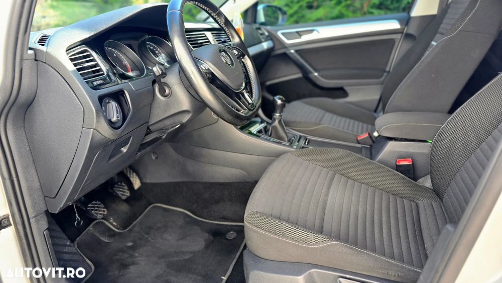 Volkswagen Golf - 12