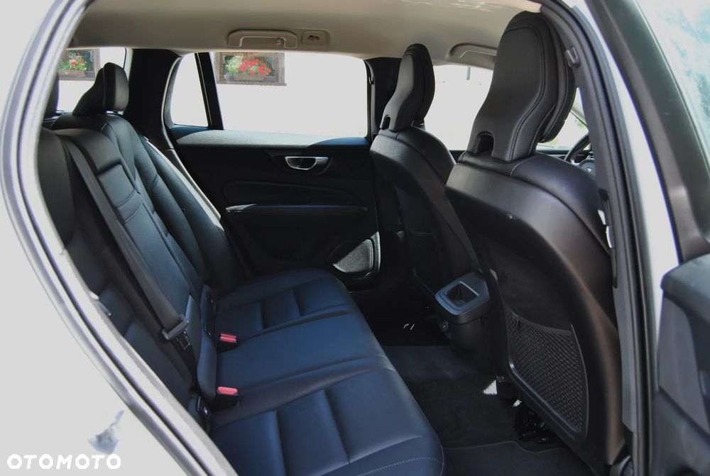 Volvo V60 B4 D Momentum - 8