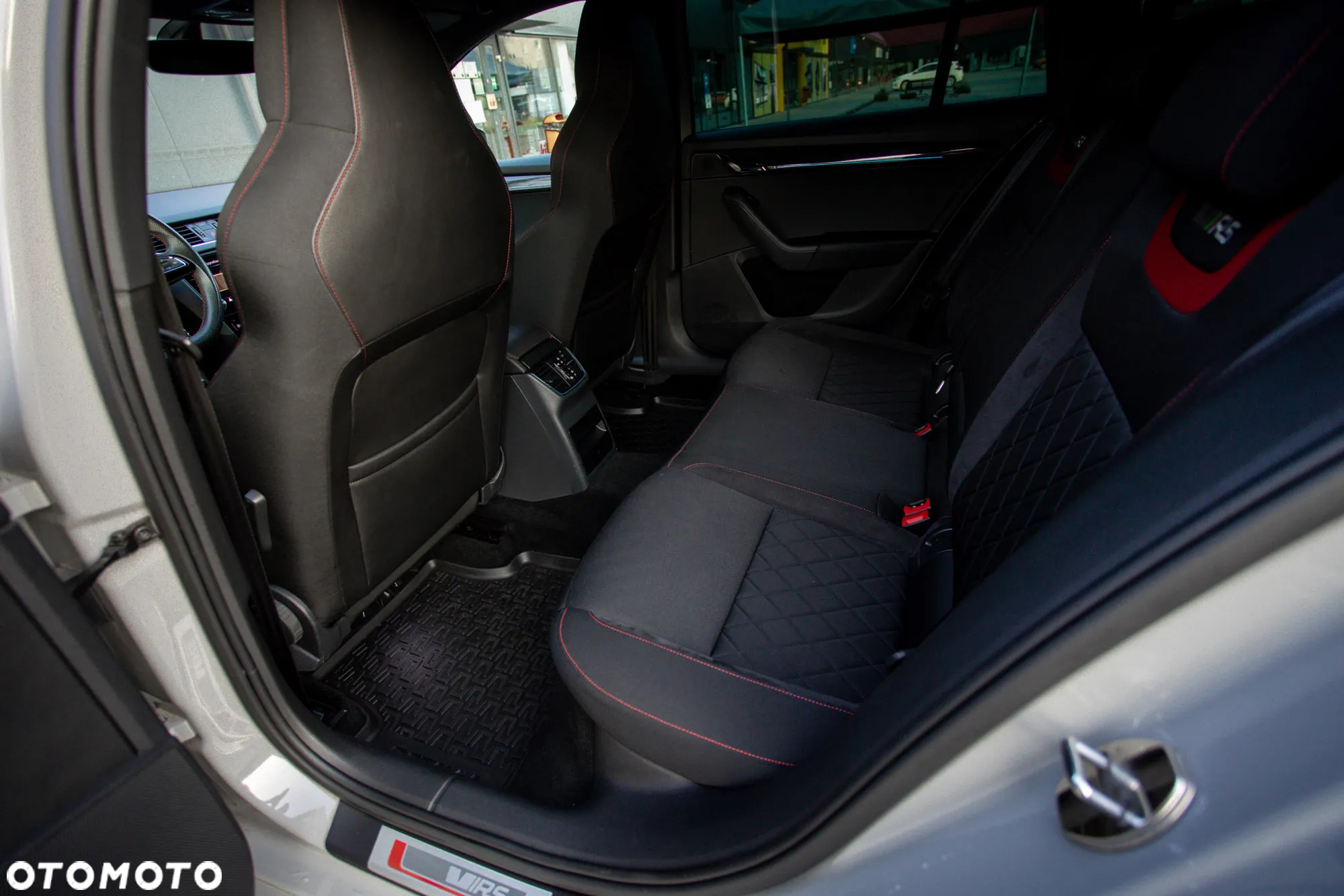 Skoda Octavia Combi 2.0 TDI RS - 22