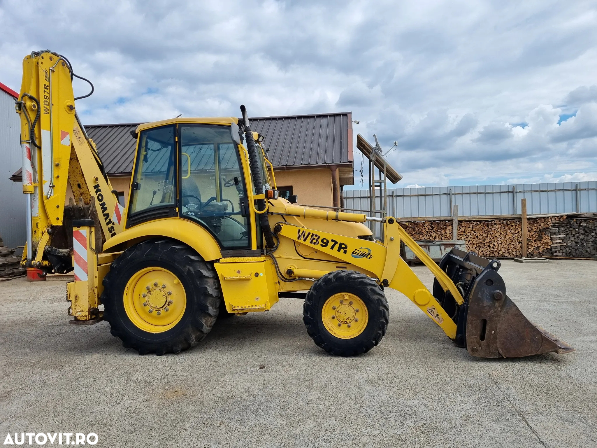 Komatsu WB97 R-2 - 2