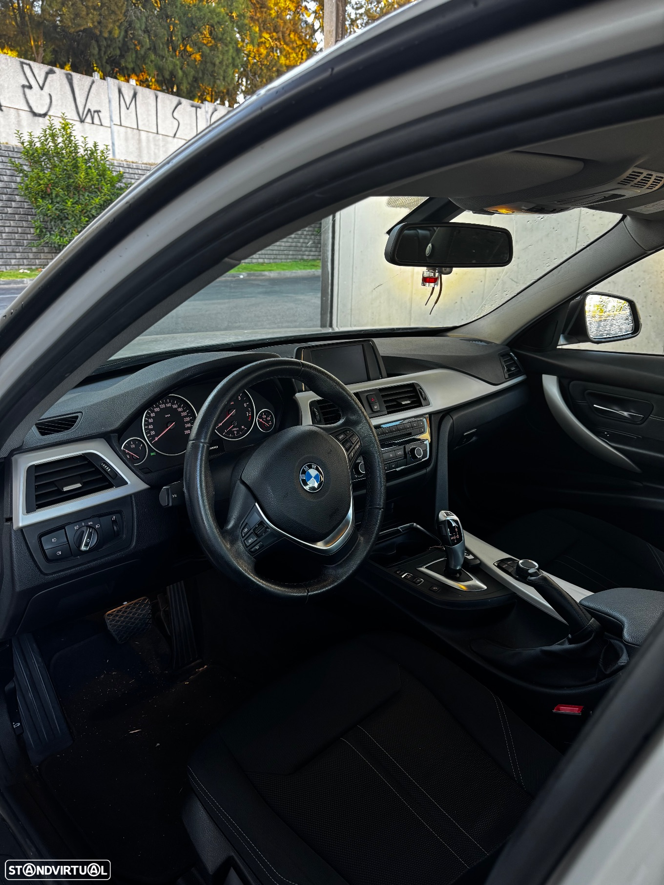 BMW 330 i Aut. Advantage - 9