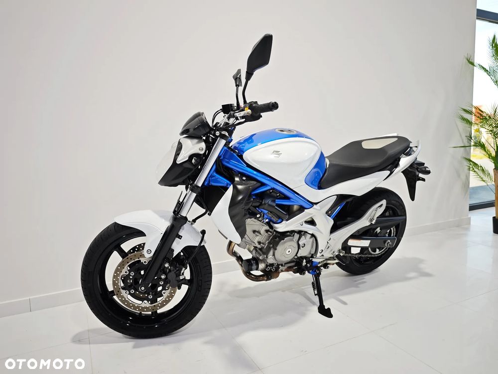 Suzuki Gladius - 4