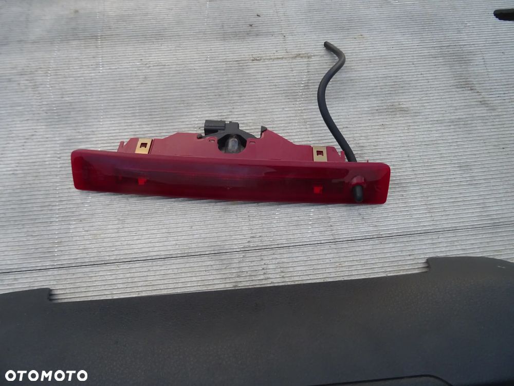 DACIA LODGY LAMPA STOP Z KLAPY TYL CZESCI ROZNE WARTO PYTAC