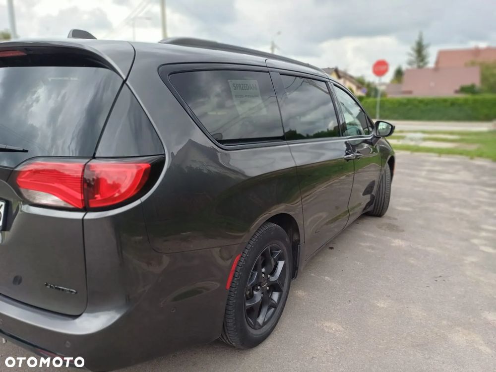 Chrysler Pacifica - 3