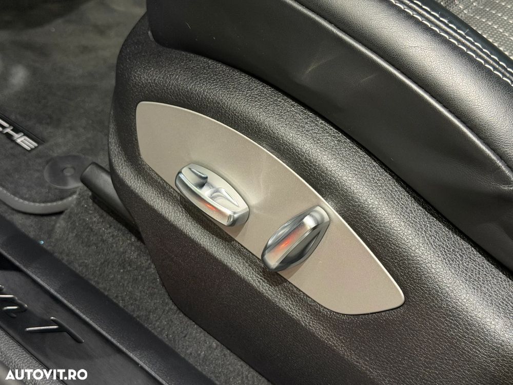 Porsche Macan T - 15