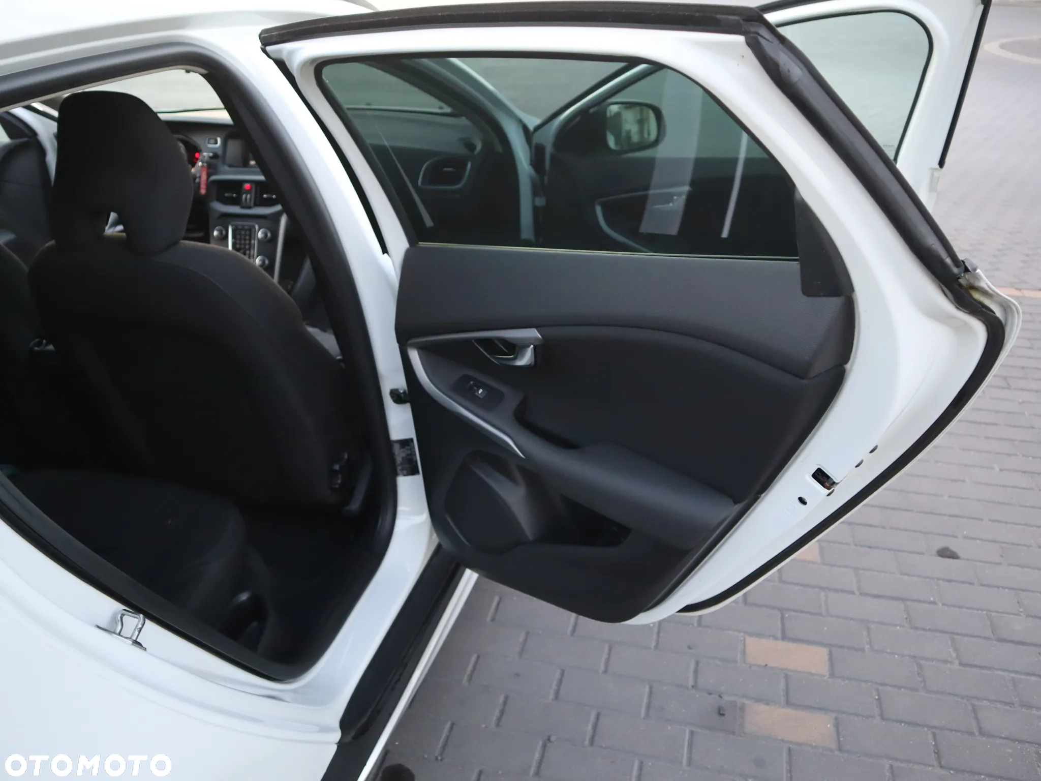 Volvo V40 Cross Country T3 Drive-E Kinetic - 23