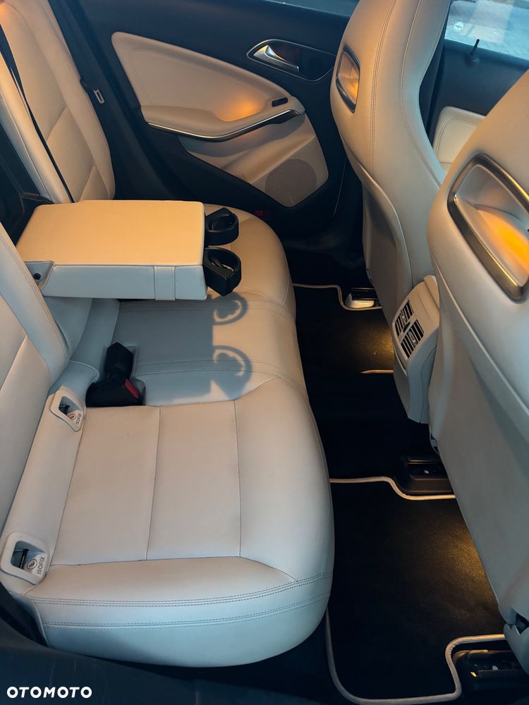 Mercedes-Benz CLA 250 4-Matic - 18