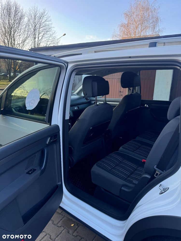 Volkswagen Touran - 28