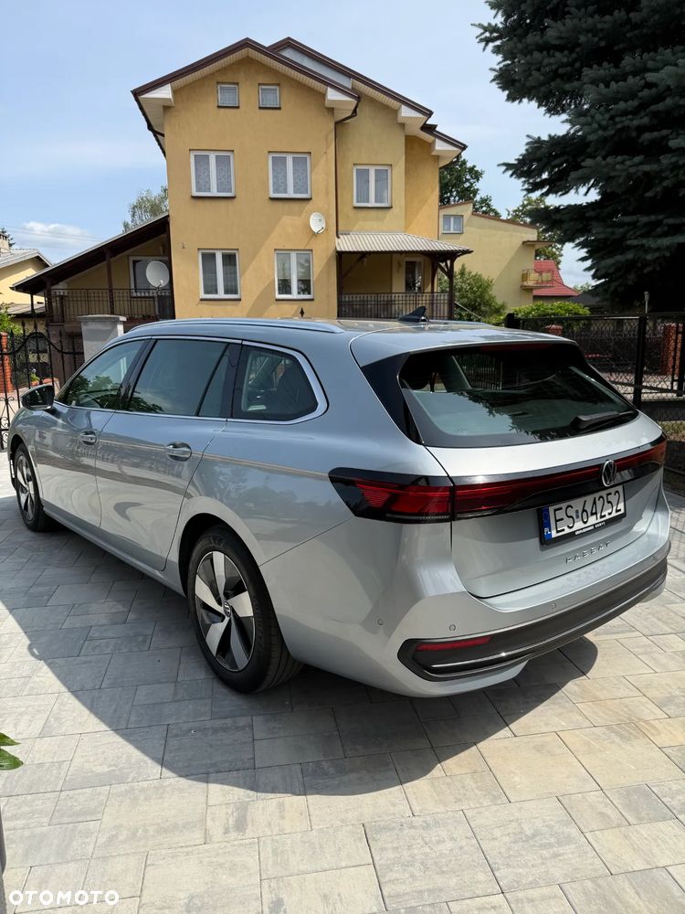 Volkswagen Passat - 4