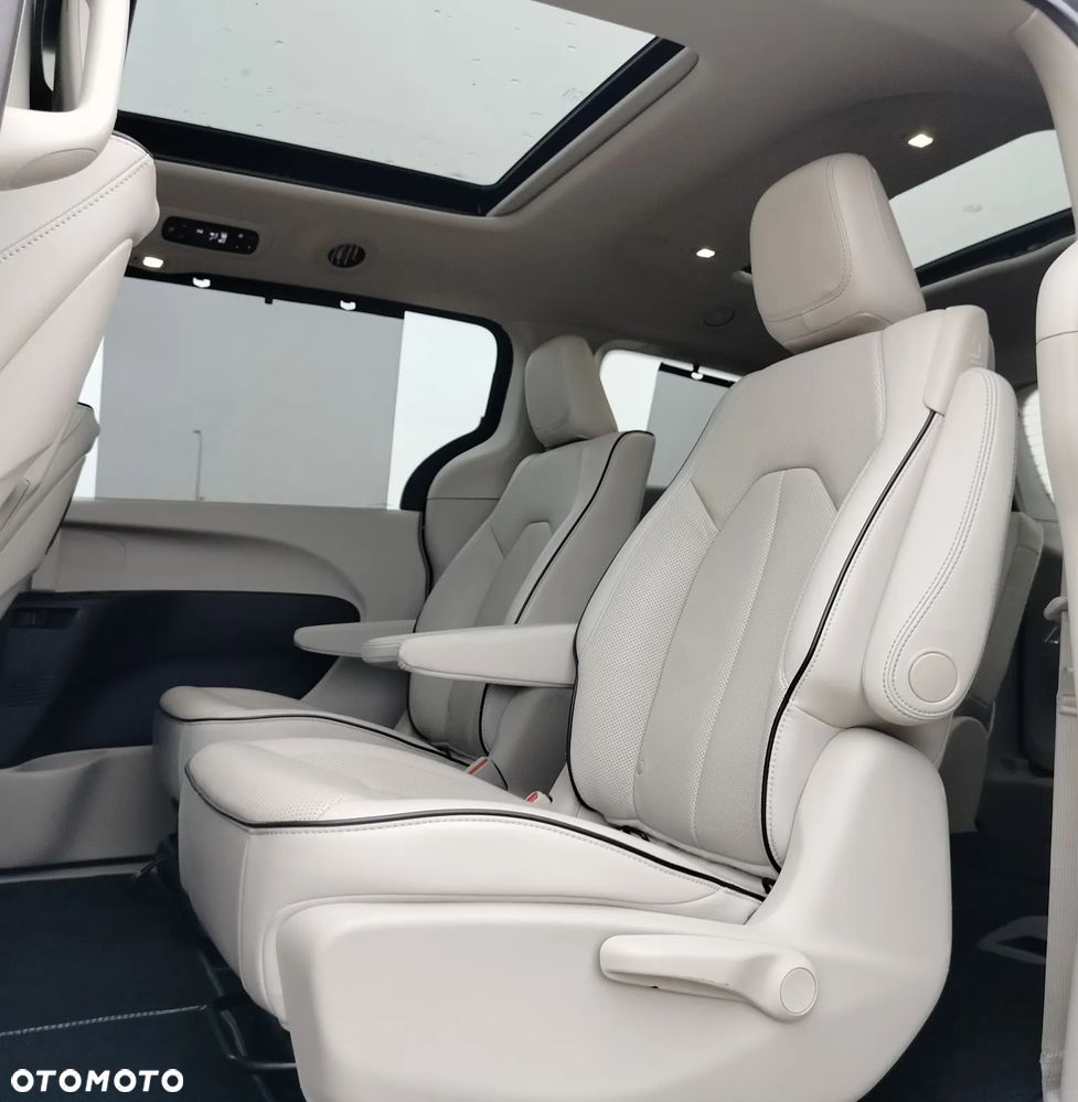 Chrysler Pacifica - 10