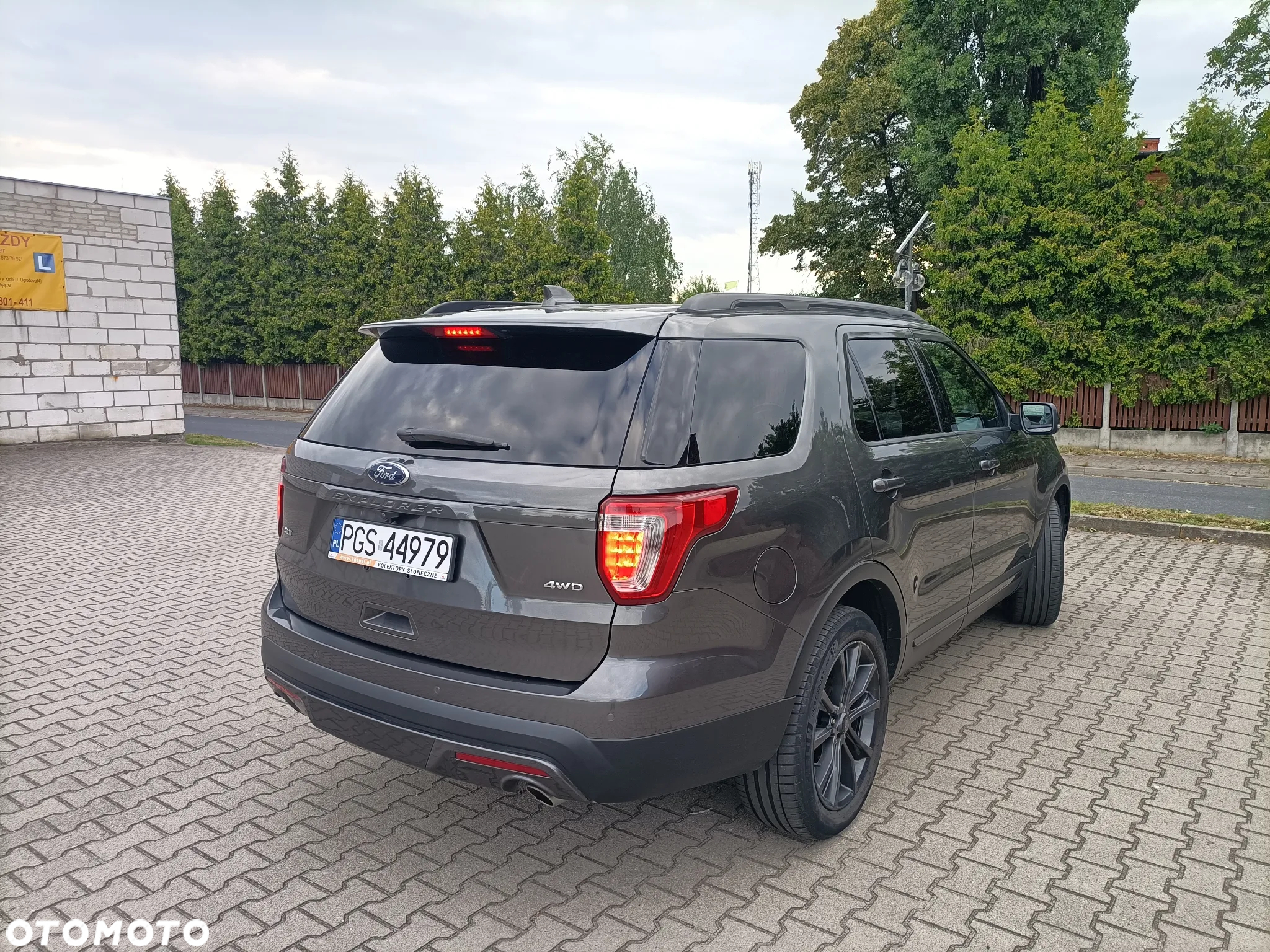 Ford Explorer - 4