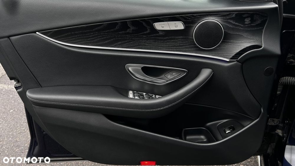 Mercedes-Benz Klasa E 220 d 4Matic 9G-TRONIC AMG Line - 10
