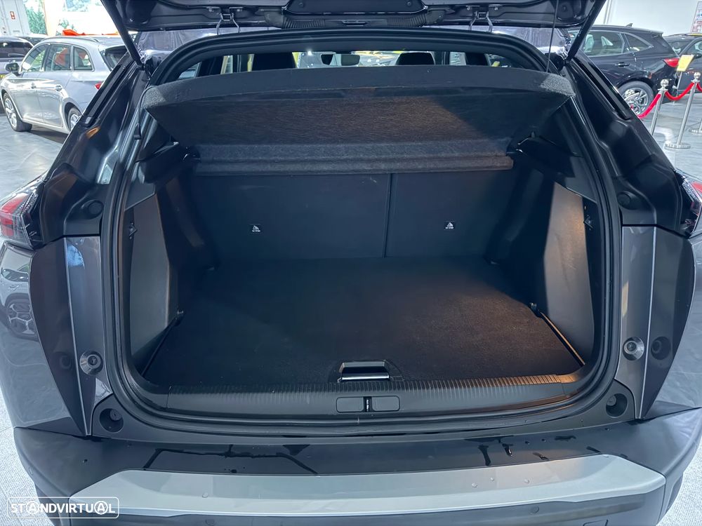 Peugeot 2008 PureTech 130 EAT8 GT - 3