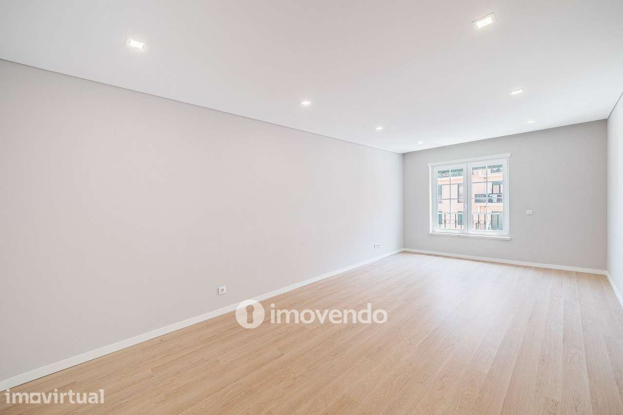 Apartamento T2, com estacionamento e cozinha equipada, na Amadora - Grande imagem: 2/54
