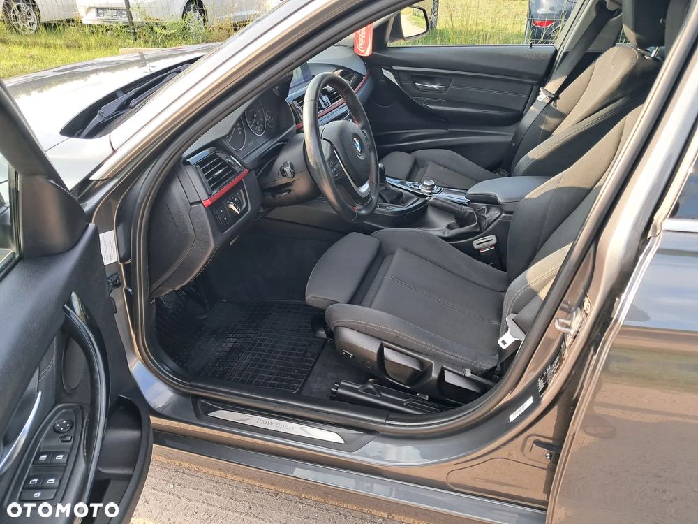 BMW Seria 3 320d Sport Line - 13