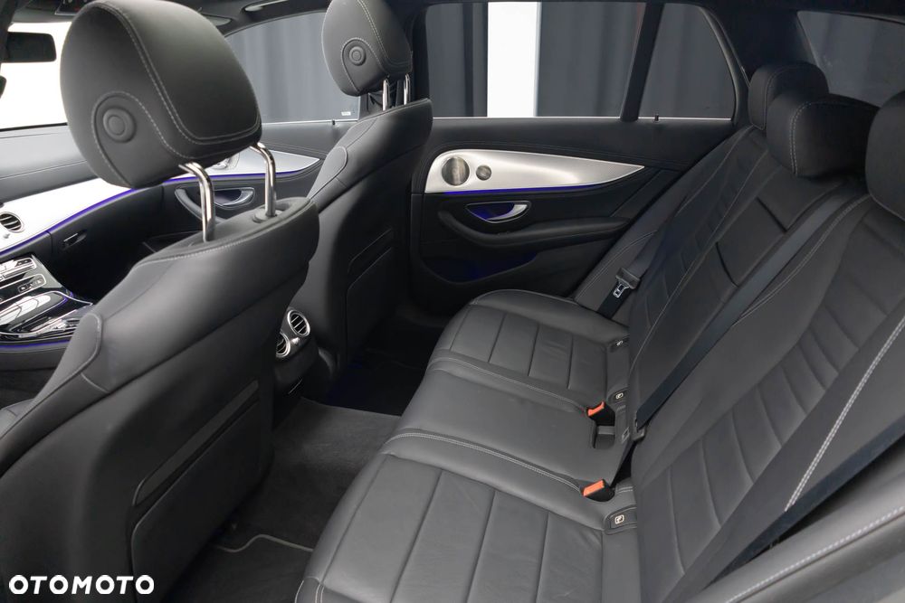 Mercedes-Benz Klasa E 300 de PHEV 4-Matic Avantgarde 9G-Tronic - 36