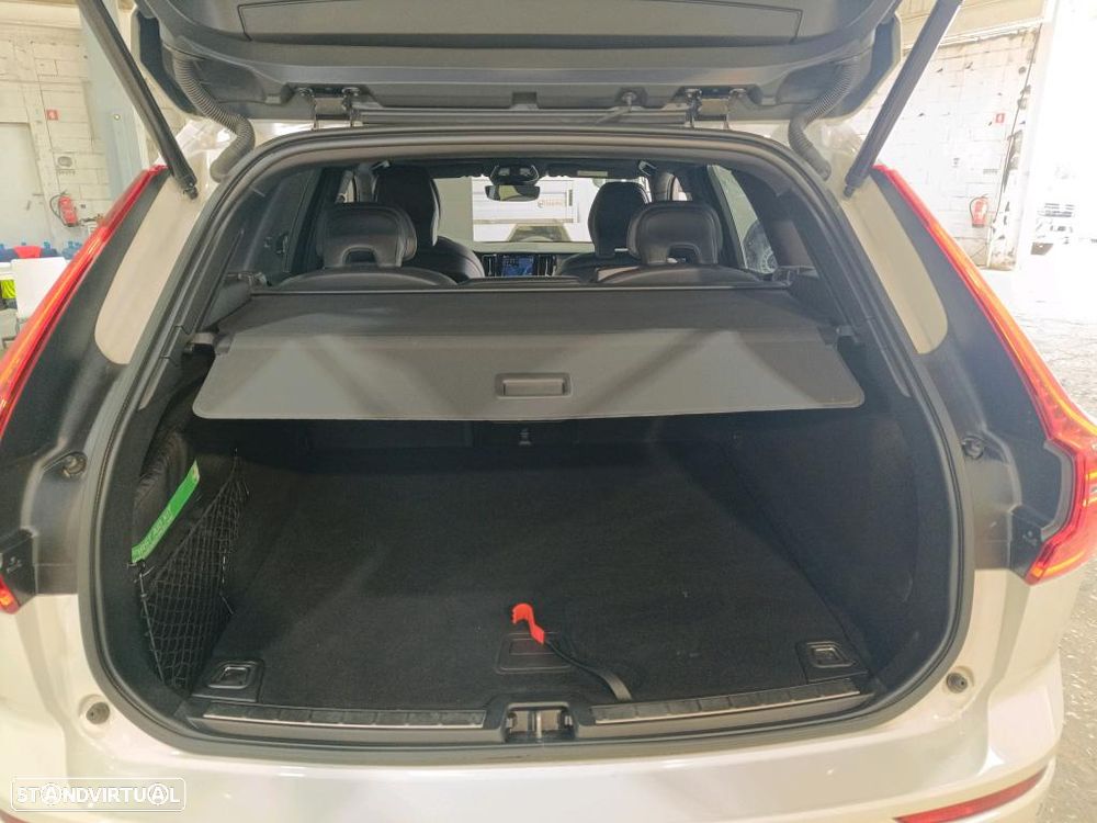 Volvo XC 60 2.0 B4 R-Design - 11