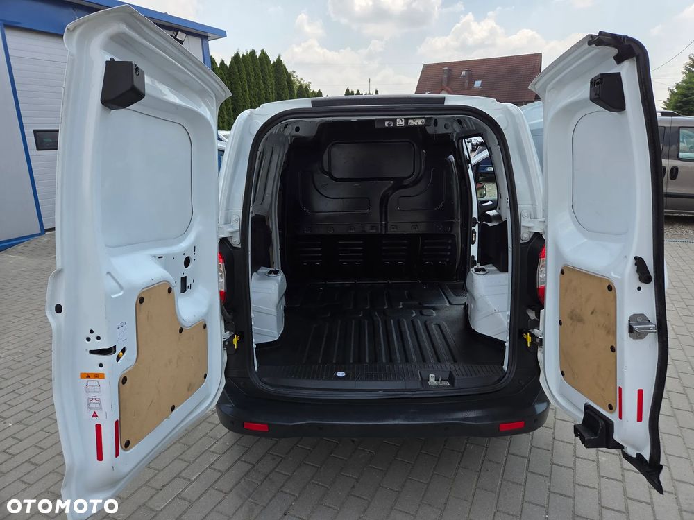 Ford Transit Courier - 15