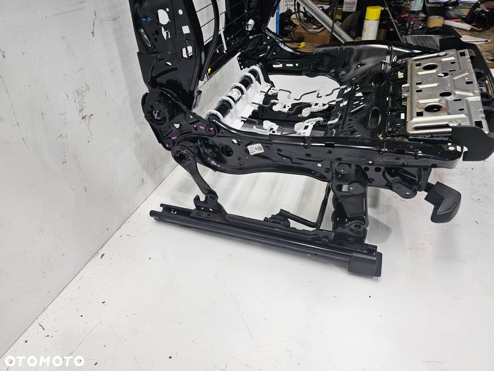 STELAŻ FOTELA PRAWY AUDI Q5 FY 80A881106B 80A881046 - 3