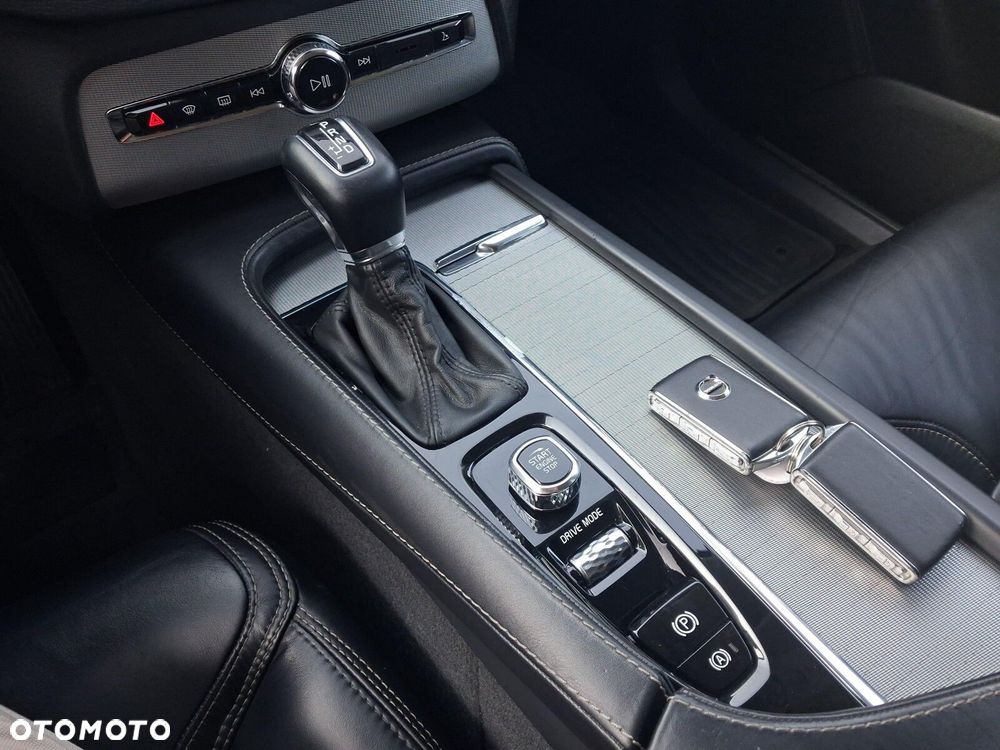 Volvo XC 90 D5 SCR AWD Inscription - 24