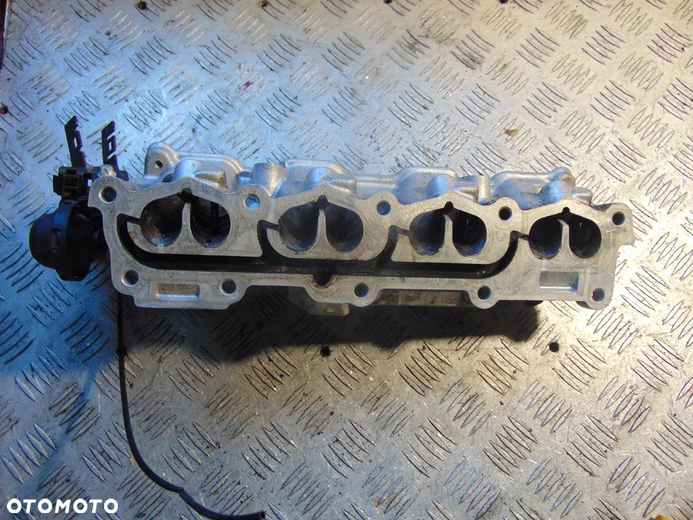 Kolektor ssacy Opel Astra Z16XEP komplet cena sztuka - 2