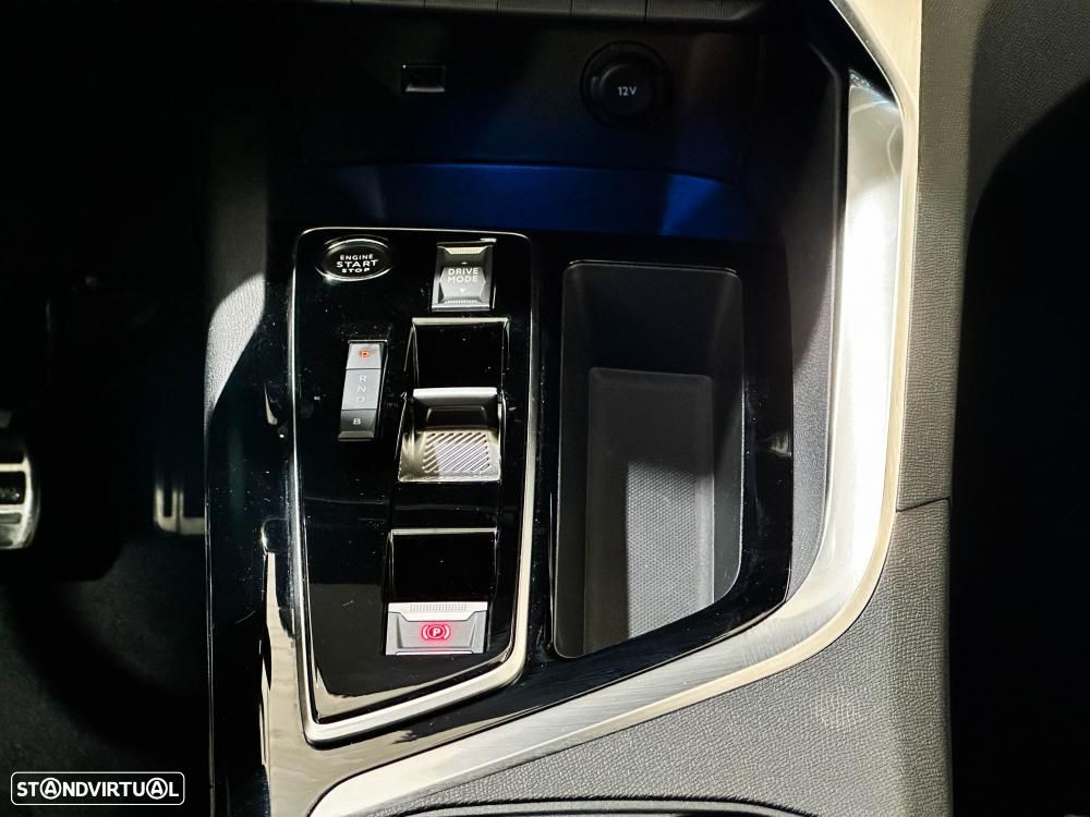 Peugeot 3008 1.6 Hybrid GT Pack e-EAT8 - 26