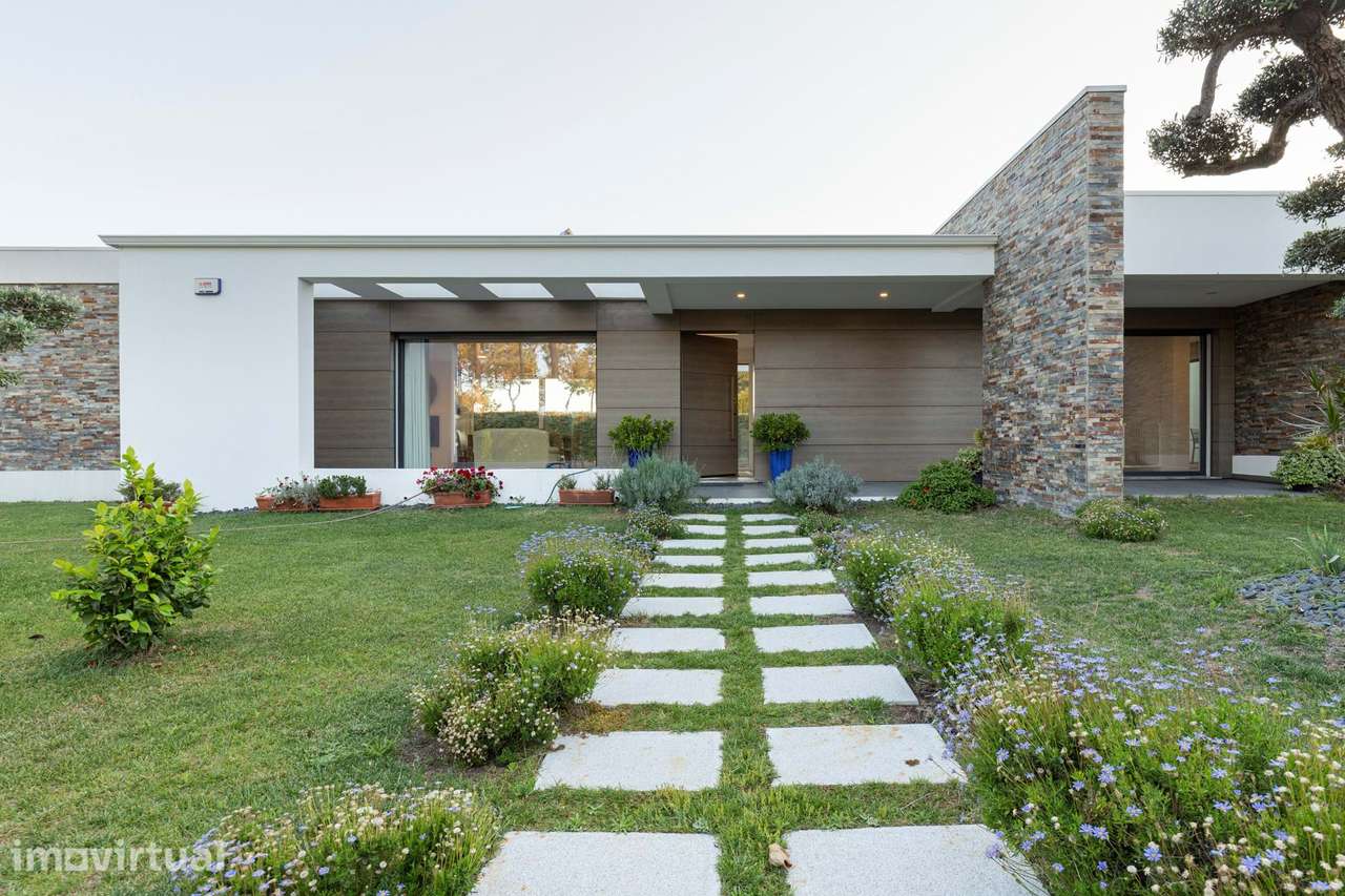 MORADIA FAMILIAR E CONTEMPORÂNEA NA HERDADE DA AROEIRA | Praceta dos L - Grande imagem: 3/51