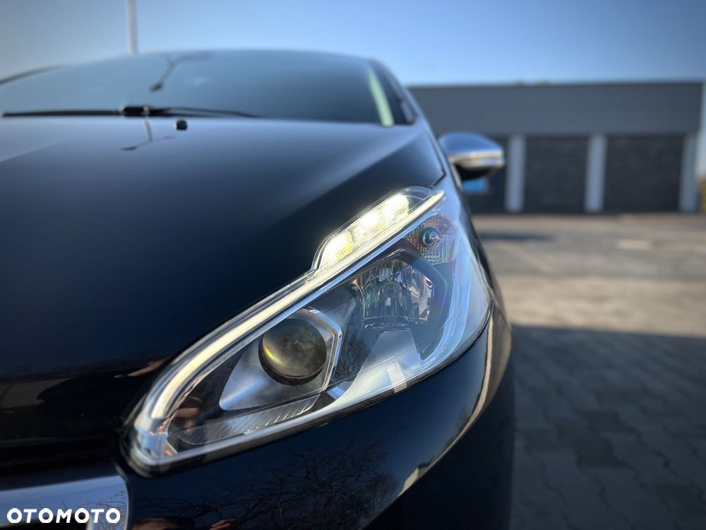 Peugeot 208 1.6 BlueHDi Allure S&S - 9