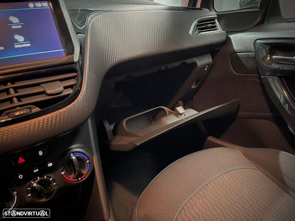 Peugeot 208 1.2 PureTech Style - 21