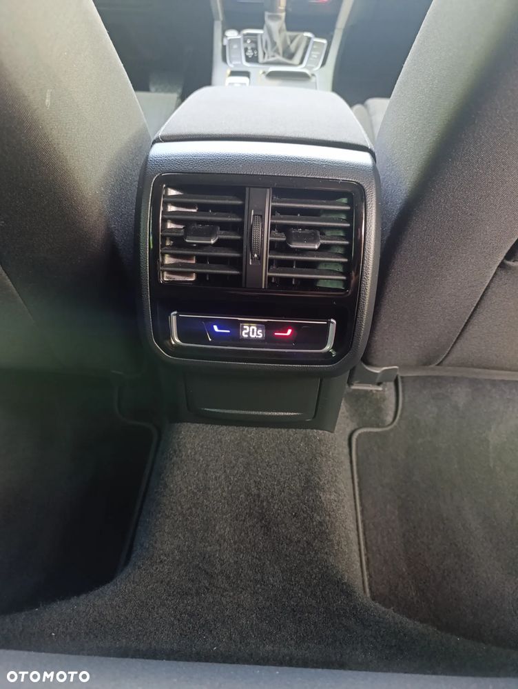 Volkswagen Passat 2.0 TDI Business DSG - 30