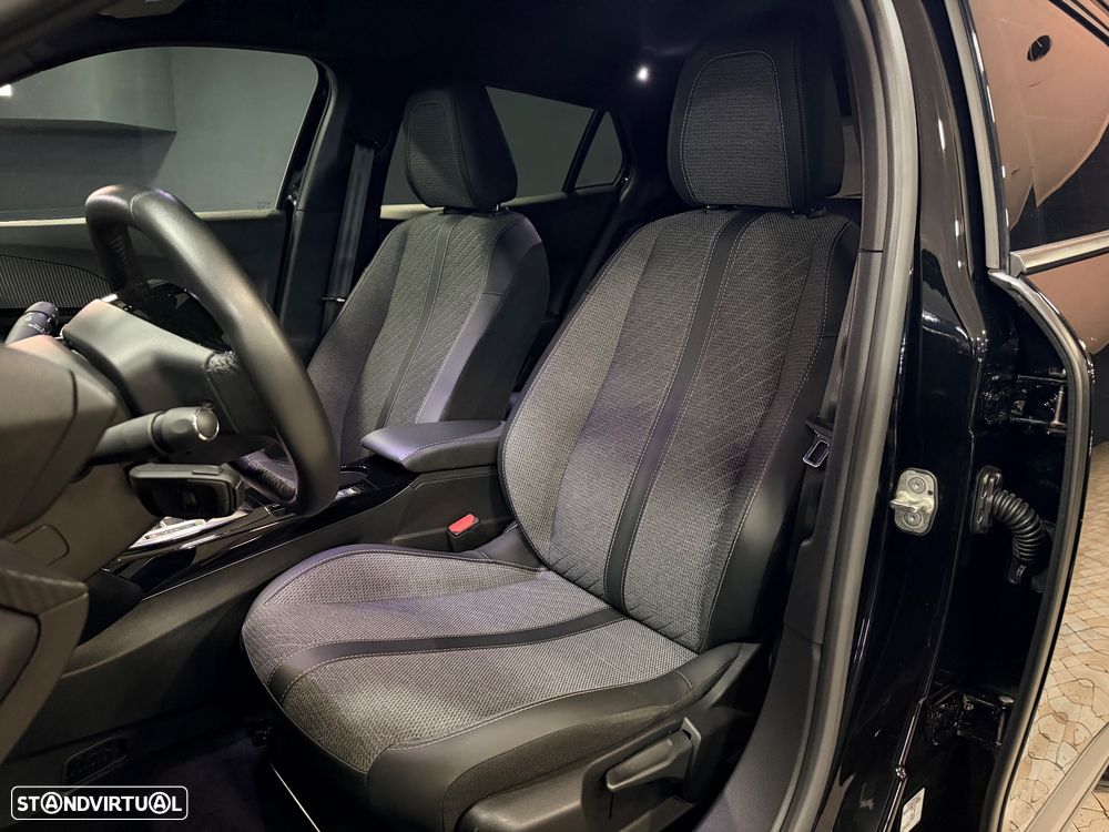 Peugeot e-2008 Allure - 3