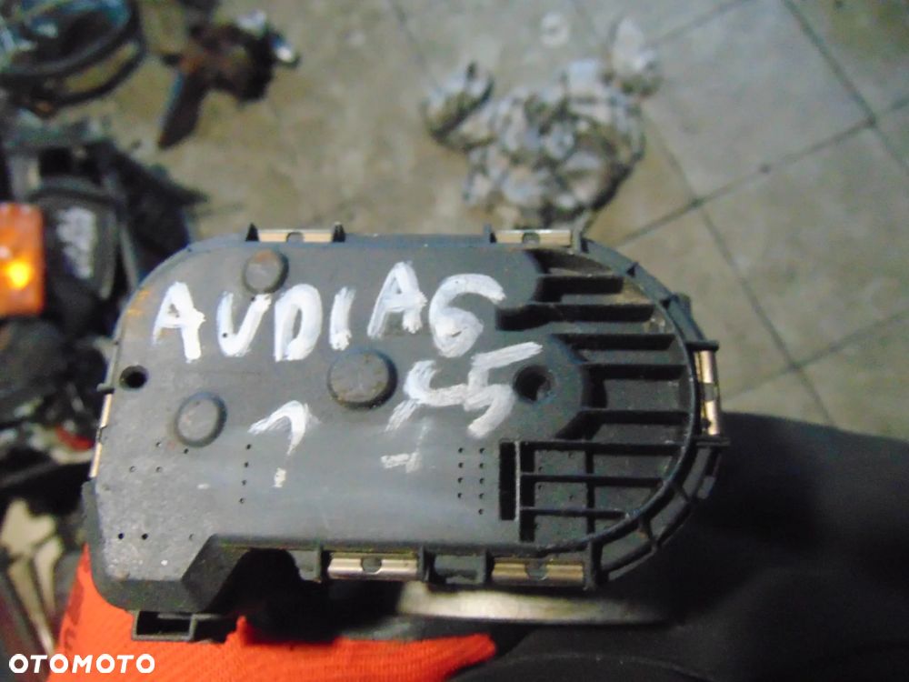 Przepustnica Audi a6 c5 2,4 numer 078133062b